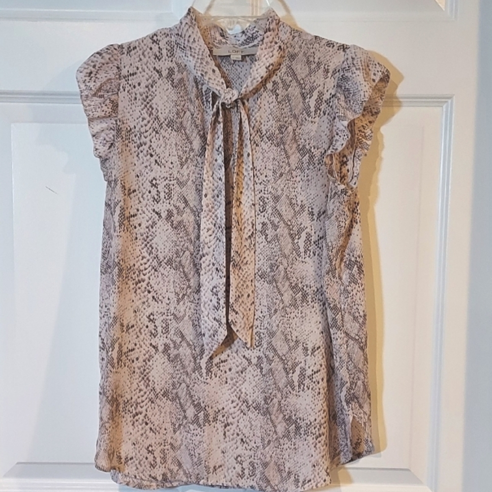 LOFT SNAKE PRINT DRESSY SLEEVELESS BLOUSE TOP - FLUTTER SLEEVE WOMENS SIZE SMALL